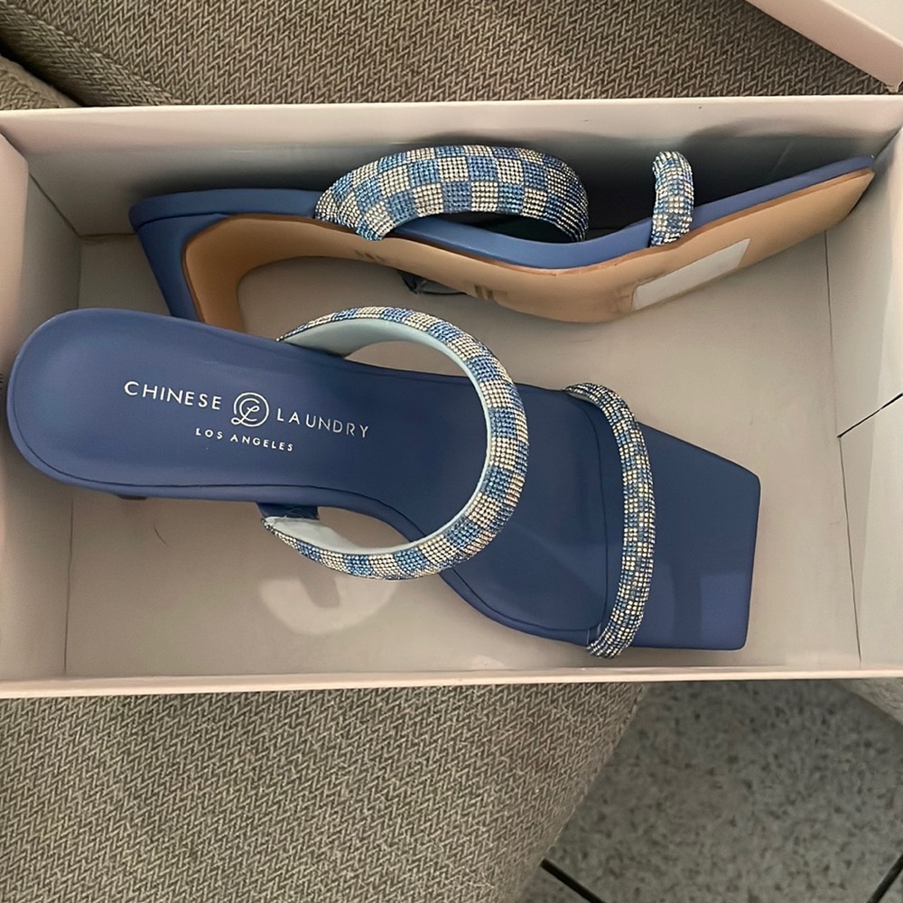 Size 8.5 Chinese Laundry Yessenia heels
